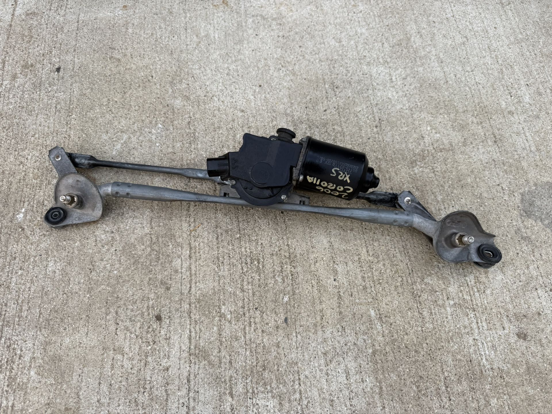 03-08 TOYOTA COROLLA MATRIX WINDSHIELD WIPER MOTOR OEM