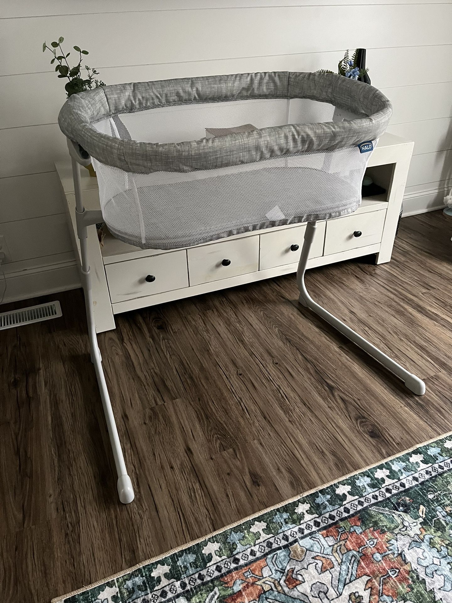 Halo BassiNest Bassinet 