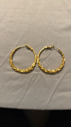 GOLD COSMETIC EARRINGS