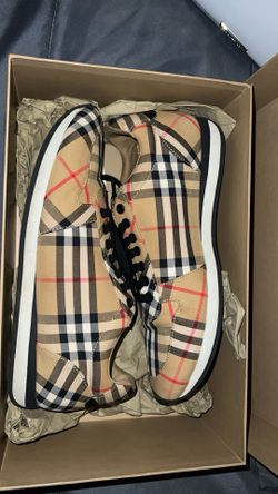 Burberry shoes - Size 8 (42 EUR)