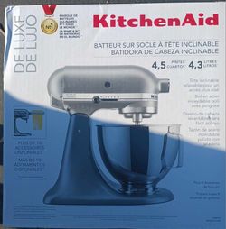 Kitchen Aid deluxe stand mixer