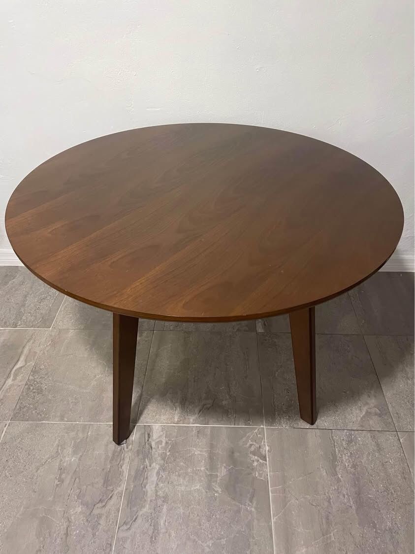 44” Round dining table in hazelnut