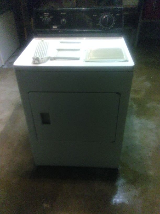 Gibson Electric Clothes Dryer