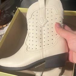 Girls Size 13 Boots. Retail For 28 With Tags 