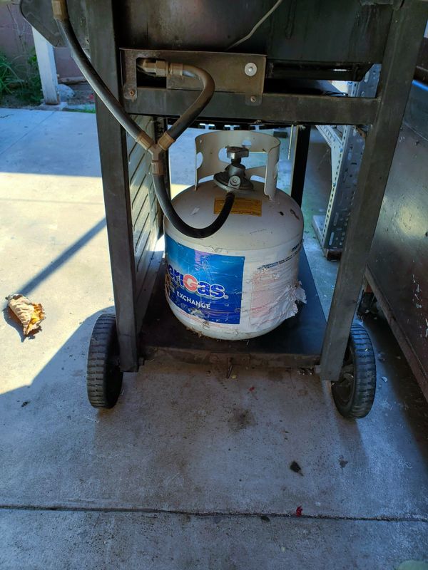 Gas Grill with Propane Tank for Sale in Norwalk, CA - OfferUp