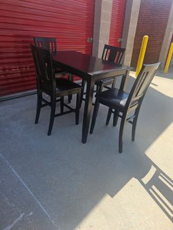 Table & chairs
