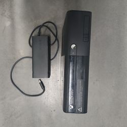 Xbox 360 slim w/ power cable