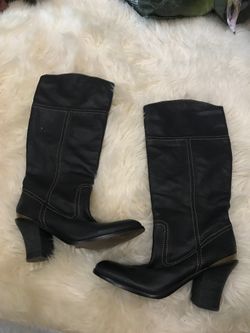 Black boots 15 brown boots in 10