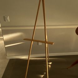 🎨 Wooden Tripod Easel – Sturdy & Lightweight – Great for Art, Events, Displays!