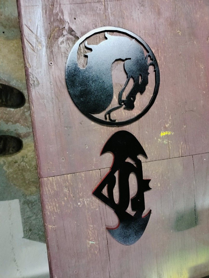 Mortal Kombat logo/ Batman Superman Logo