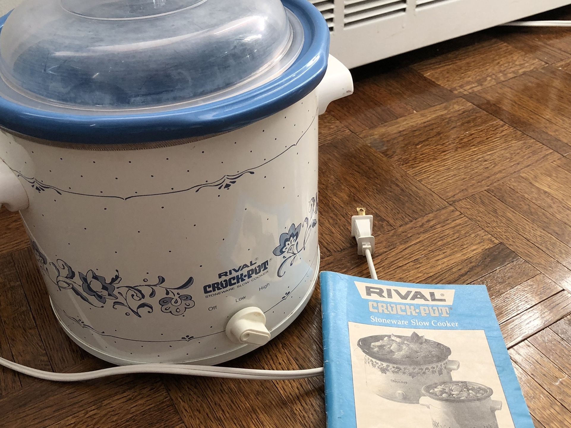 Vintage Rival Crockpot Slow Cooker 3.5 Quart Model 3150 With Cookbook