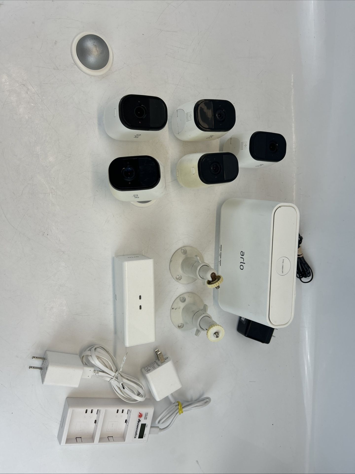 Netgear ARLO Base Station Hub VMB4000 w/ 5 Arlo Pro 5 Cameras VMC4030 & More