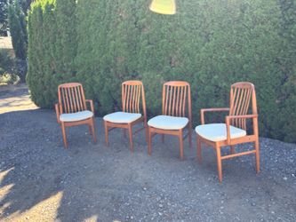 Set Of 4 Teak Danish Modern Benny Linden Dining Chairs