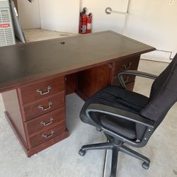 Desk  - Carlsbad Pick Up $30