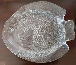 Arcoroc France Glass Fish Design Platter, Pressed Glass Detailed 15” X 12”