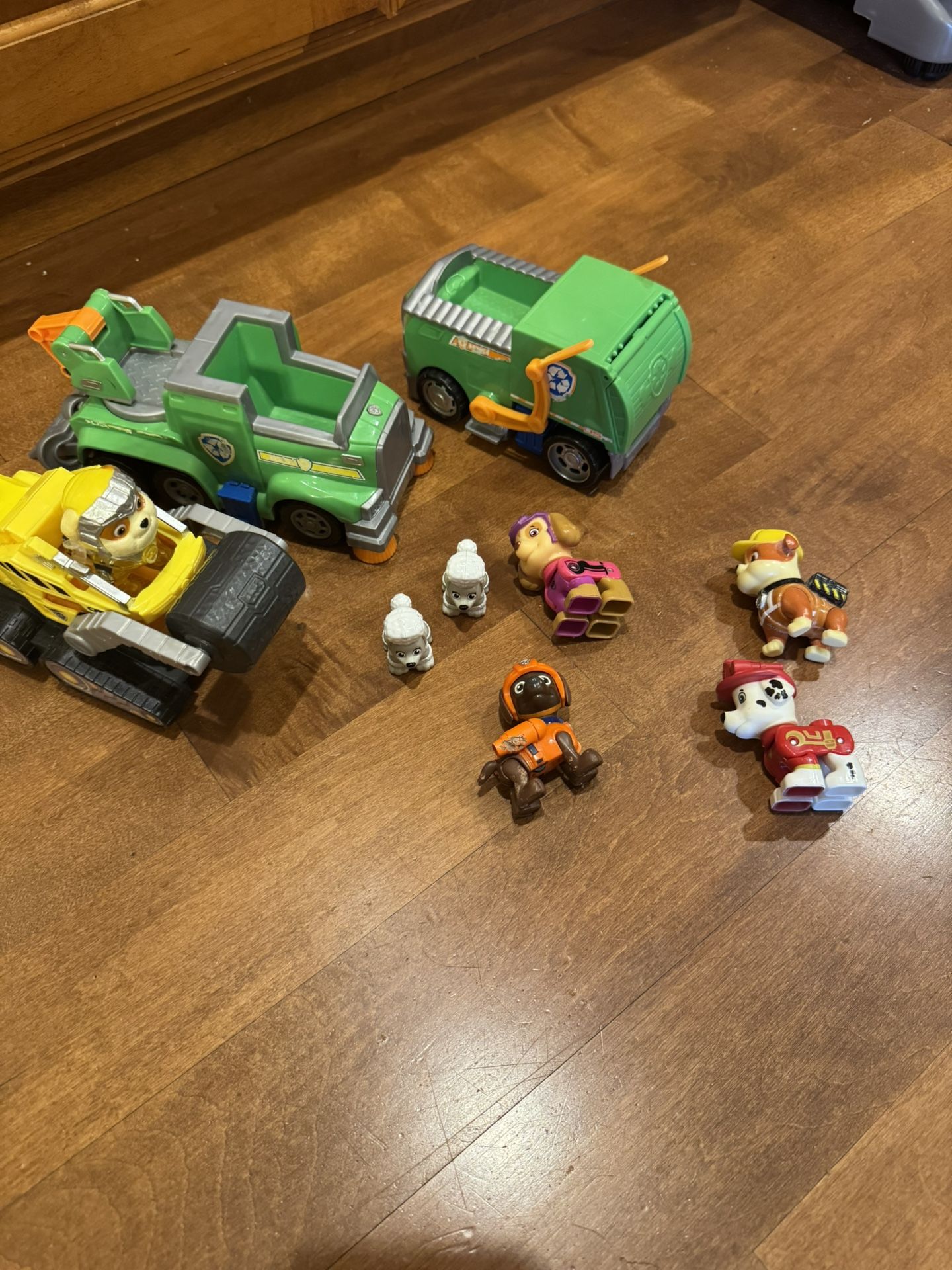 Kids paw patrol kids playset bundle shipping available