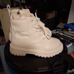 Adorable Kids Shoes Size 28