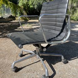 5 Herman Miller Office Chairs 