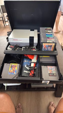 Nintendo entertainment system 2 Controllers, gun,  20 games