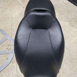 Harley-Davidson OEM “LOW” Touring Seat P52320-11 (NEW)
