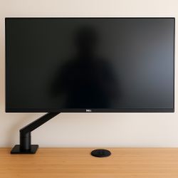 Dell UltraSharp U2720Q 27″ 4K IPS Monitor – USB-C, HDR400, Great Condition – Steal Deal!