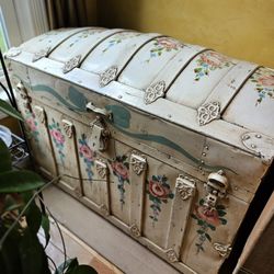 Vintage Floral Chest/Trunk