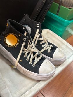 Converse Chuck Taylor High Top Sneakers (Size 8)