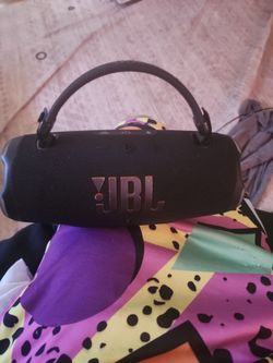 JBL Charge 6 - Portable Waterproof and Drop-Proof Bluetooth Speaker - Black