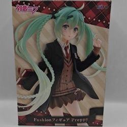 Taito Hatsune Miku Fashion Figure: Preppy