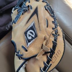 Youth Baseball Catchers Baseball Glove Great Condition