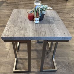 Modern Side Table – Great Condition – $100