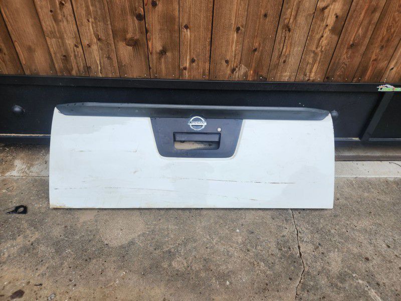 2014 Nissan Frontier Tailgate With Camara