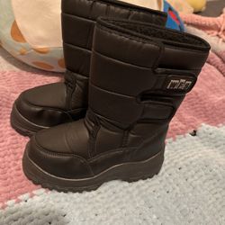 M&F Kid Snow Boots Size 2 