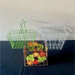Metal mesh storage basket