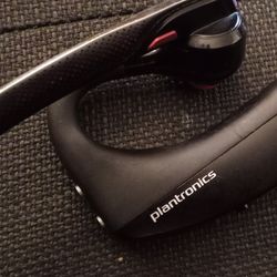 Plantronics 5200 Voyager (one ear) headset