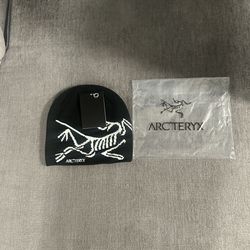 Arc'teryx black and white beanie #outdoor #winterwear #beanie #designer #everyone