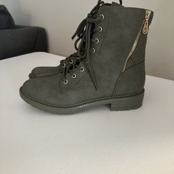 Cute Green Combat Boots!! 🥾 