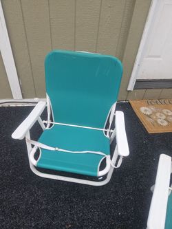 2 folding chairs