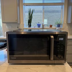 TOSHIBA Countertop 7-in-1 Microwave Oven, Air Fryer, Inverter, Convection, Broil, Speedy Combi, Even Defrost