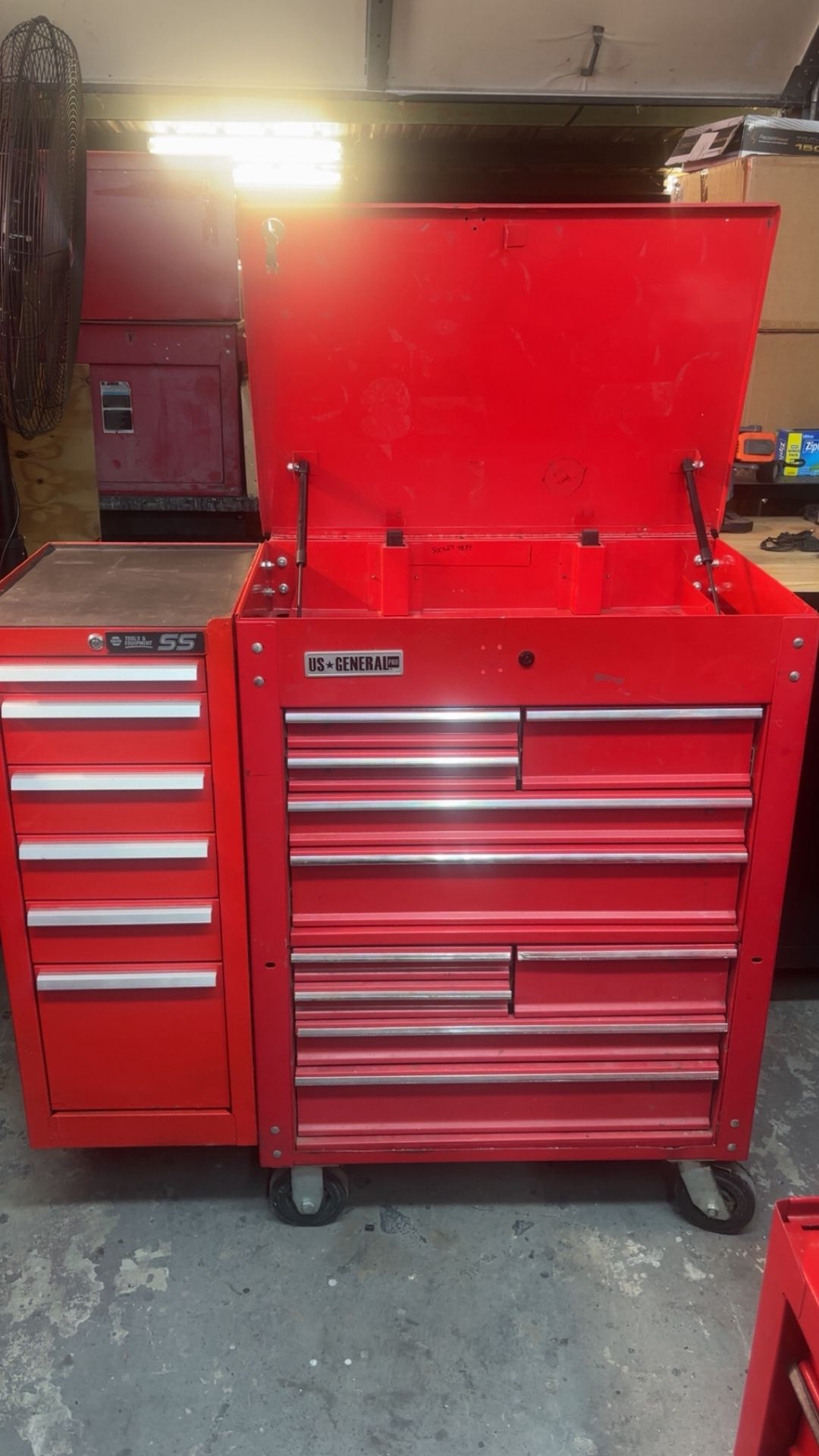 TOOL BOX WITH WND CABINET