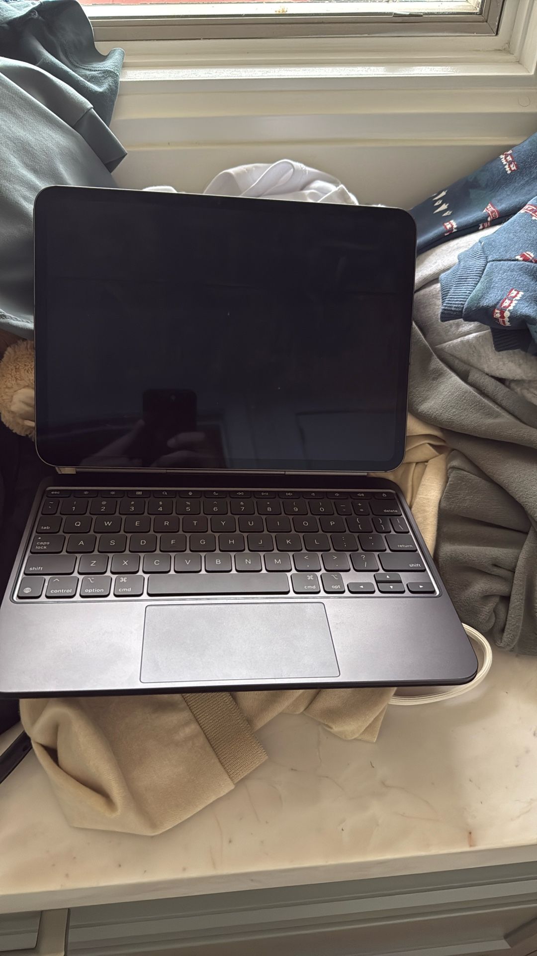 Apple iPad Pro Cellular With Magic Keyboard