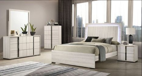 Brand New White Washed 4pc Queen Bedroom Set (Available in Eastern King)