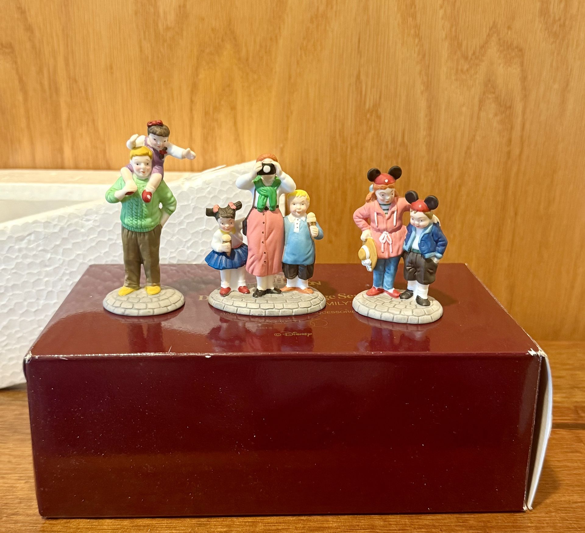 Dept 56 Disney Parks Family Village Series Set of 3 Porcelain Figures & box