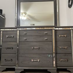 5 Pieces Queen Bedroom Set 