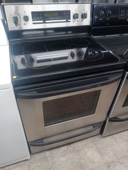 Kenmore stainless and black glass-top stove - Free delivery