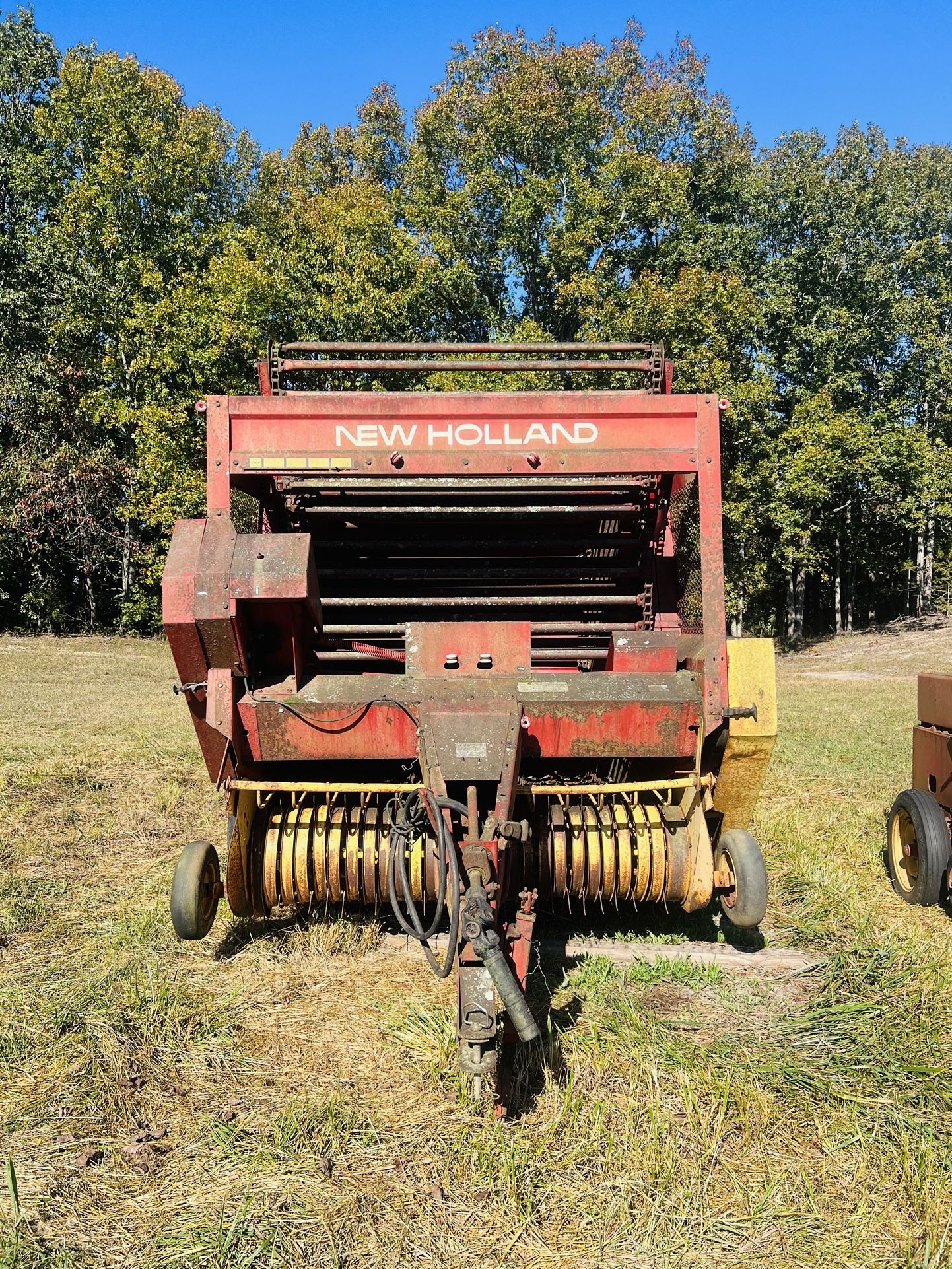 SPERRY New Holland 852 Auto-Wrap Round Baler