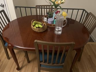Dining table and 4 chairs