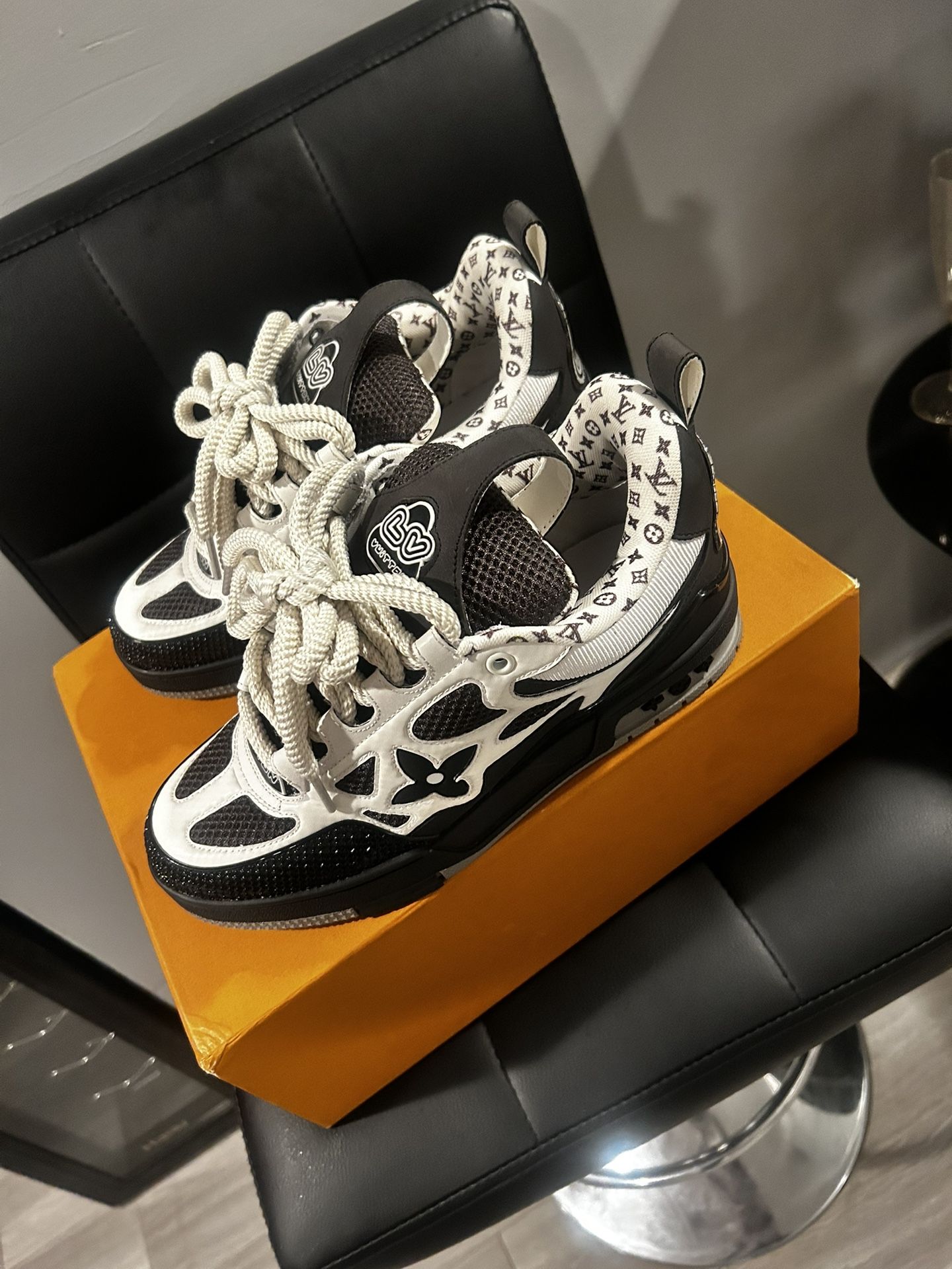 Lv skates black n gray