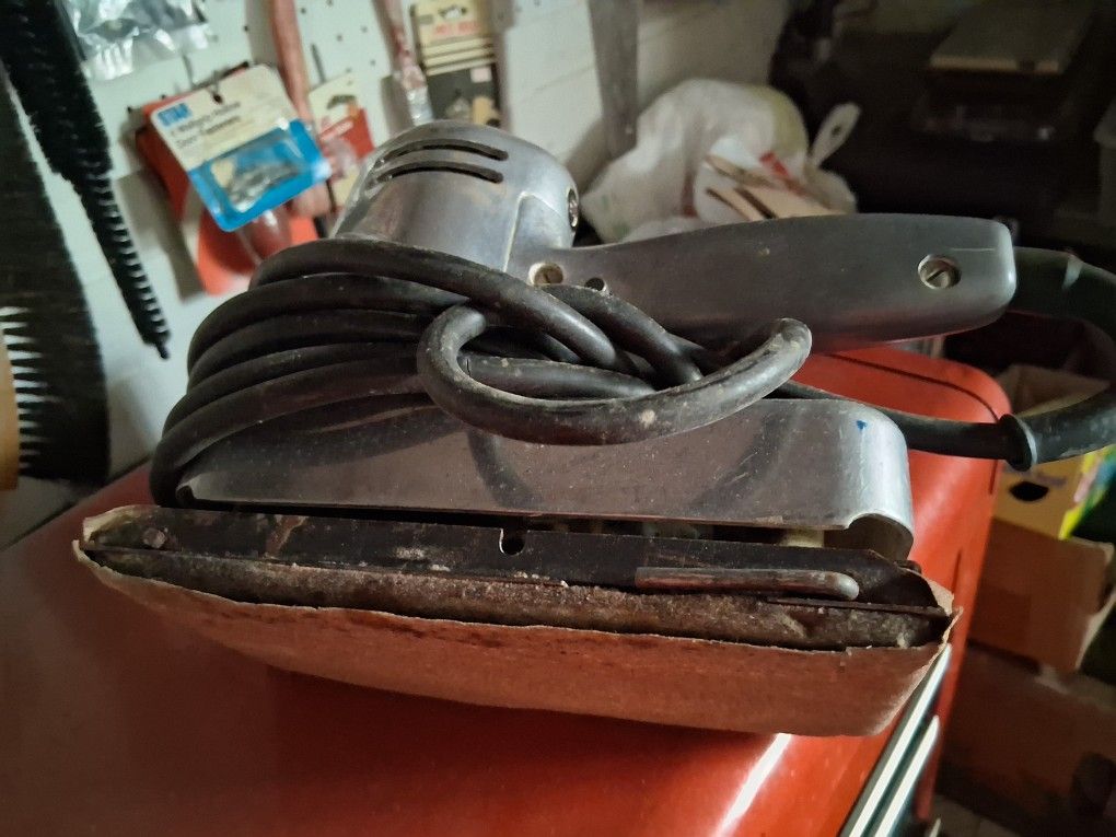 Black & Decker Sander.