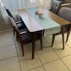 Dining Table and 4 Chairs 